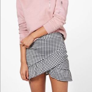 NEW WITH TAG BOOHOO SKIRT